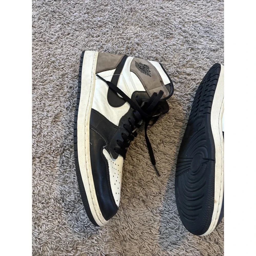 Nike Air Jordan 1 Retro High OG Mocha 55508-105 - Pre Owned Size 11